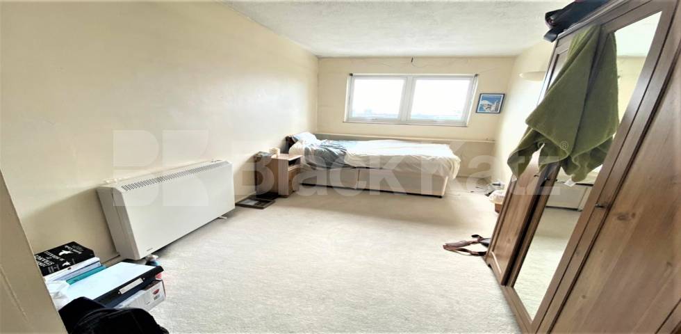 			VIRTUAL TOUR AVAILABLE!, 2 Bedroom, 1 bath, 1 reception Flat			 Seven Sisters Road, Park House, FINSBURY PARK